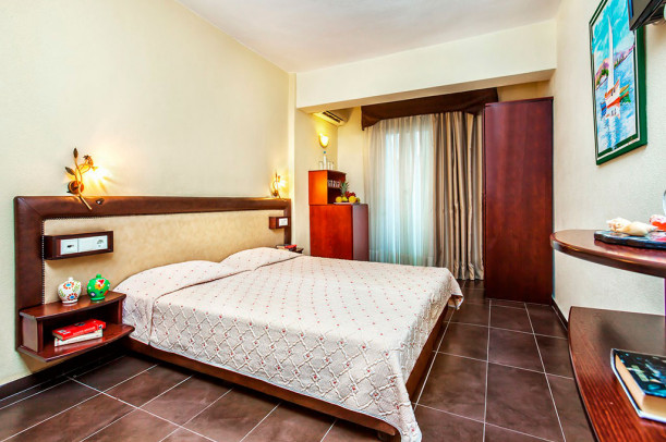 Elinotel Polis Hanioti 3*