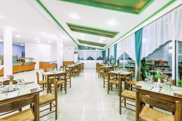Ресторан, Xenios Dolphin Beach 3